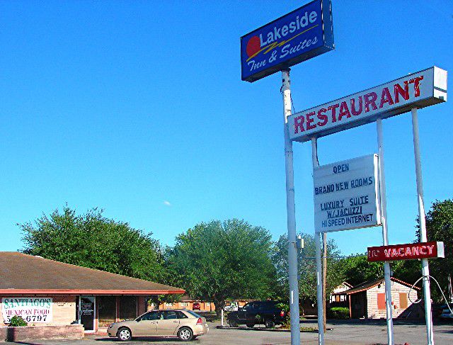 Lakeside Inn & Suites By Oyo Mathis I 37 Exterior photo
